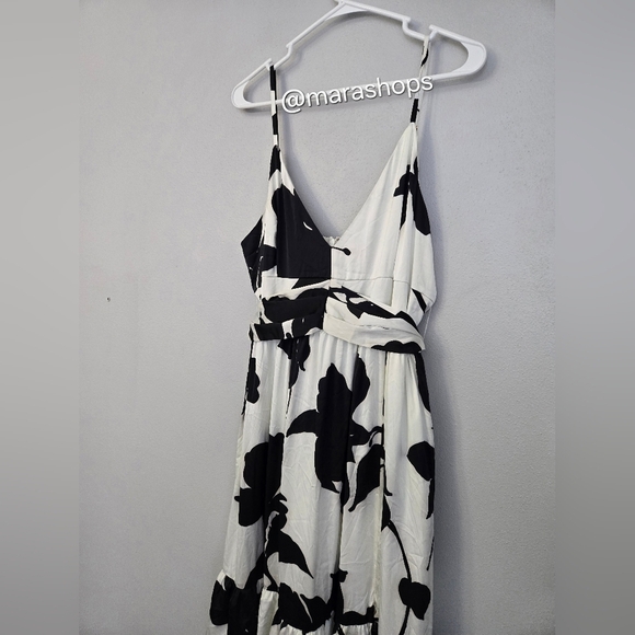 Hutch Guthrie Sleeveless Floral V-Neck Side-Slit Satin Maxi Dress - Picture 4 of 8